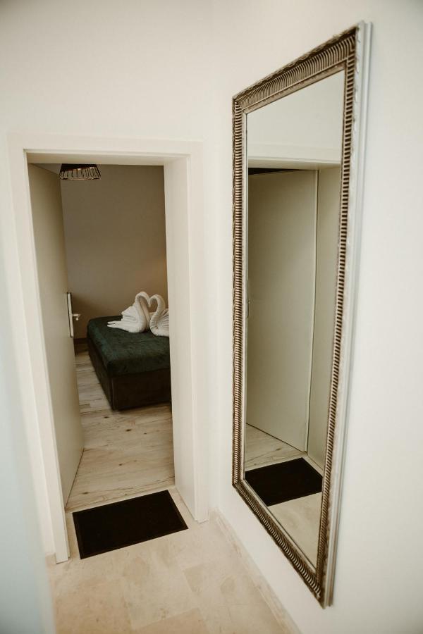 Arini White House Apartment