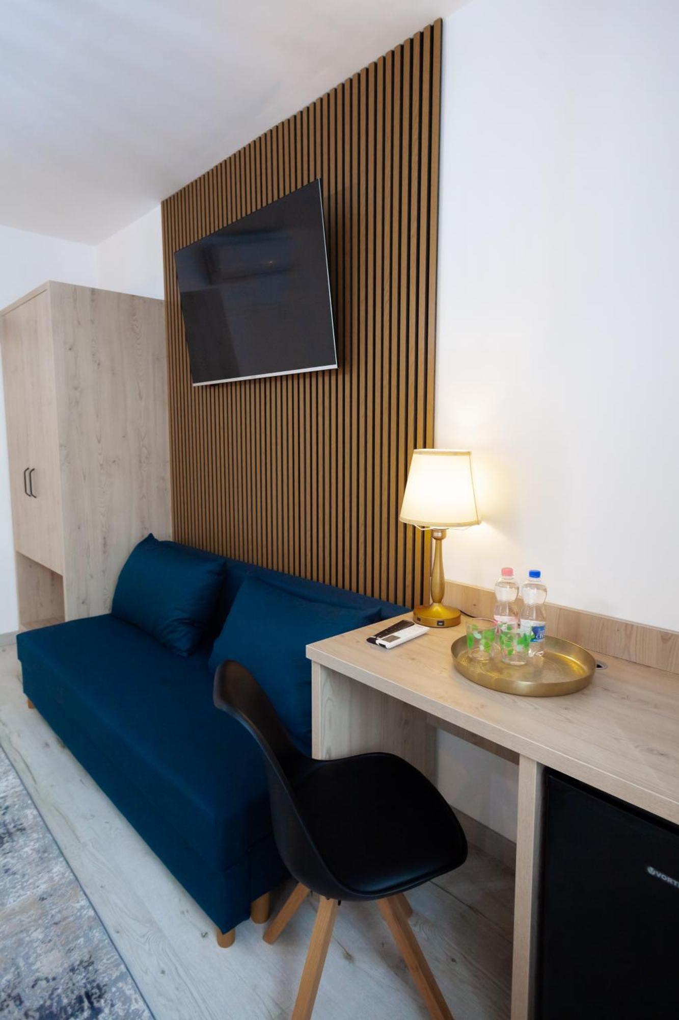 Apartment Arini White House