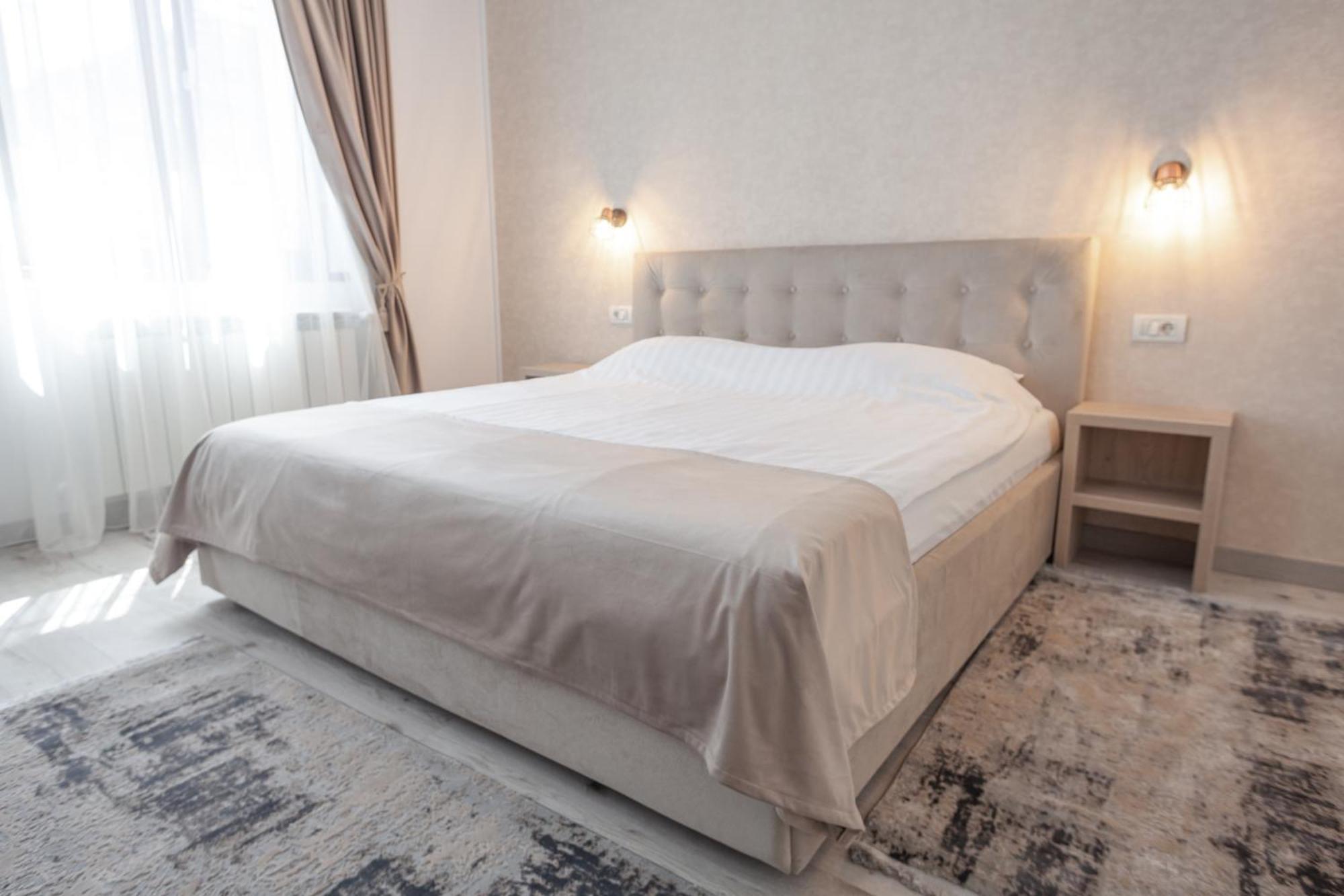 Apartment Arini White House